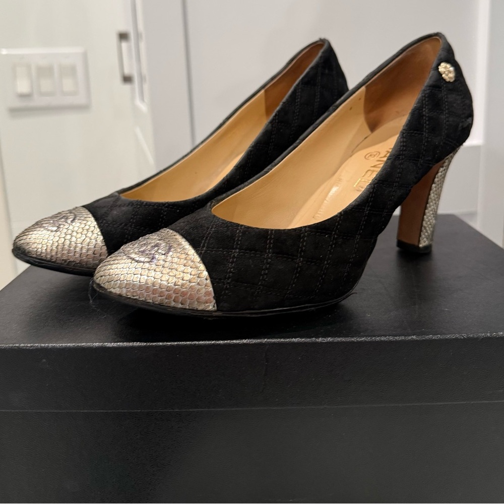 CHANEL Black Quilted Flats with Silver Cap-Toe